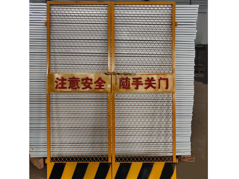 鋼板網(wǎng)井口防護(hù)門 鋼板網(wǎng)井口防護(hù)門